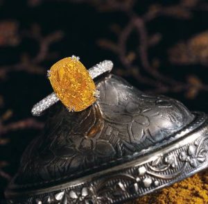 sothebys-rare-fancy-vivid-orange 4.19ct -diamond-ring
